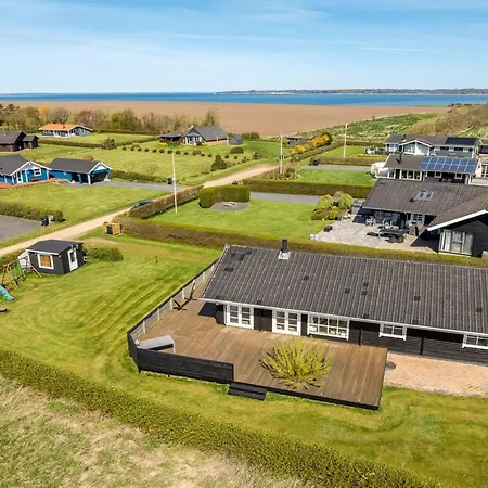 Burghar - 300m To The Fjord By Interhome