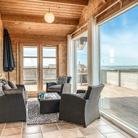 Burghar - 300m To The Fjord By Interhome *